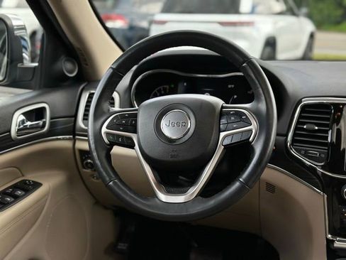 Used 2019 Jeep Grand Cherokee Limited AWD/4WD image 17