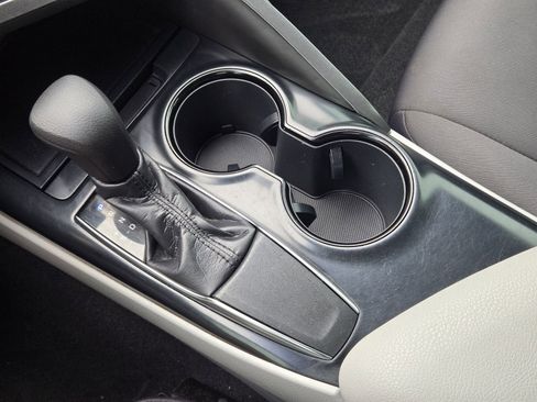 Used 2020 Toyota Camry LE image 23