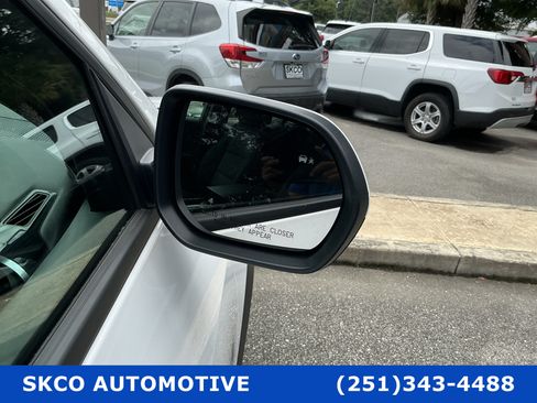 Used 2025 Chevrolet Equinox LT AWD/4WD image 10