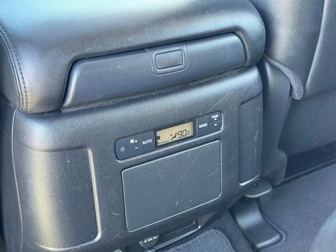 Used 2024 Nissan Armada SL w/ Captain's Chairs Package image 19
