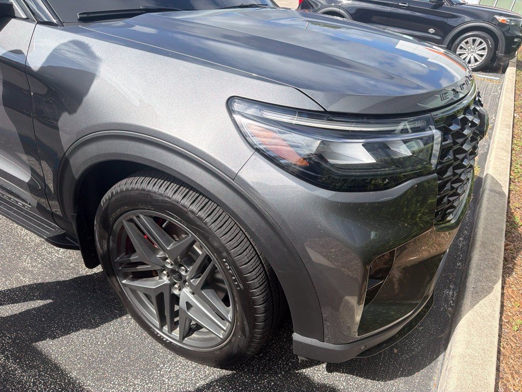 Used 2025 Ford Explorer ST w/ Sun And Sound Package AWD/4WD image 8