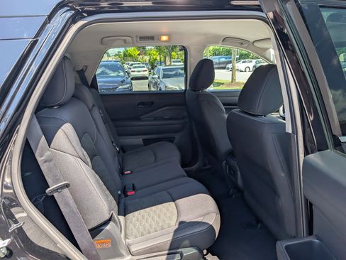 Used 2023 Nissan Pathfinder SV AWD/4WD image 12