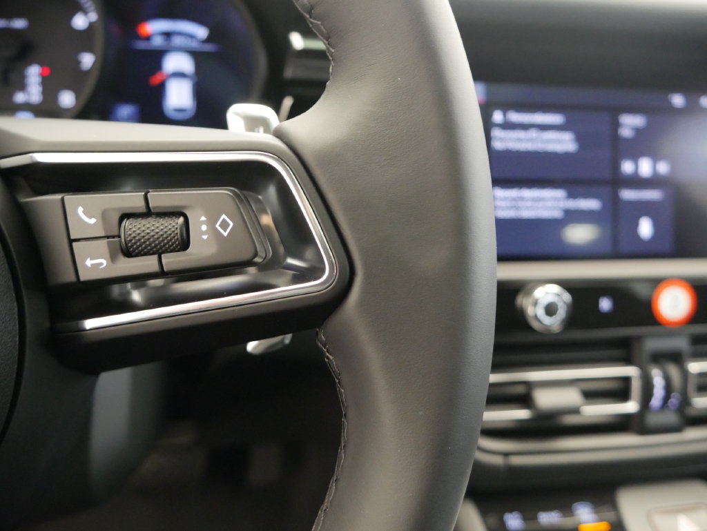 Certified 2026 Porsche Macan AWD/4WD image 40