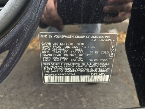 Used 2025 Volkswagen Atlas Cross Sport SE image 29