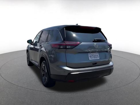 Used 2025 Nissan Rogue SV FWD image 11