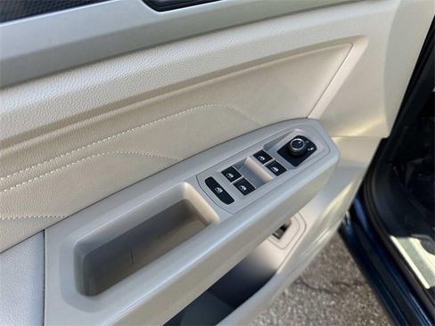 Used 2021 Volkswagen Atlas SE w/ Panoramic Sunroof Package image 9