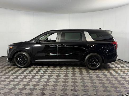 Used 2026 Kia Carnival FWD image 11