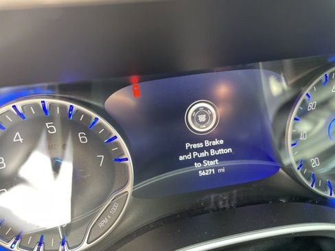 Used 2024 Chrysler Pacifica Touring-L image 13