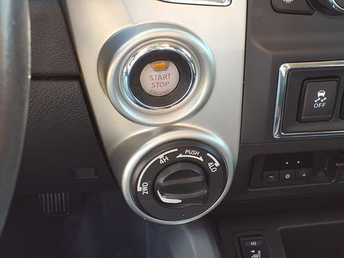 Used 2017 Nissan Titan SV image 25