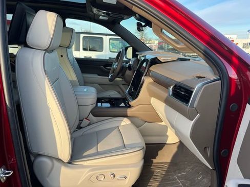 Used 2025 GMC Yukon Denali w/ Denali Reserve Package image 23