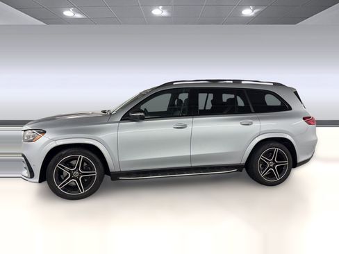 Used 2025 Mercedes-Benz GLS 450 4MATIC image 2