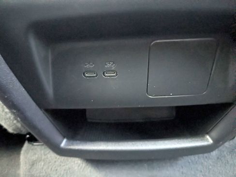 Used 2025 Chevrolet Traverse LT FWD image 18