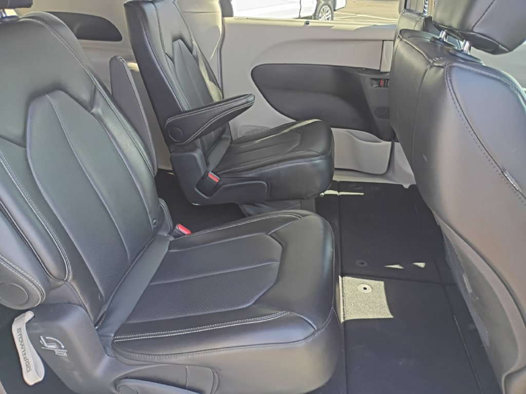 Used 2024 Chrysler Pacifica Touring-L FWD image 25