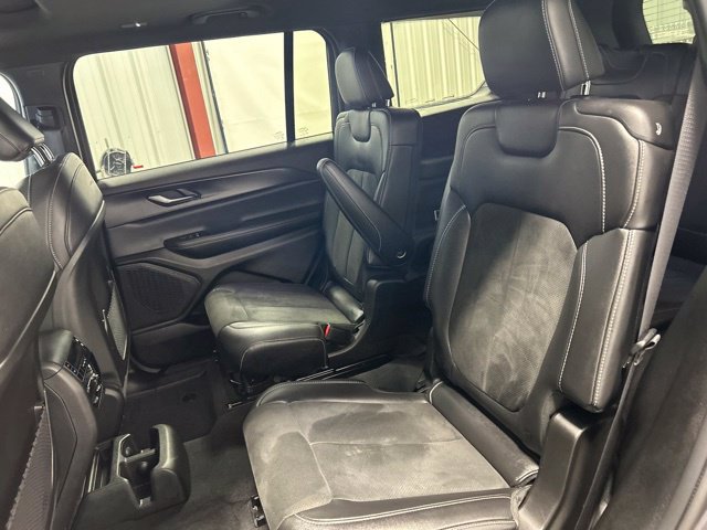 Used 2024 Jeep Grand Cherokee L Altitude AWD/4WD image 19