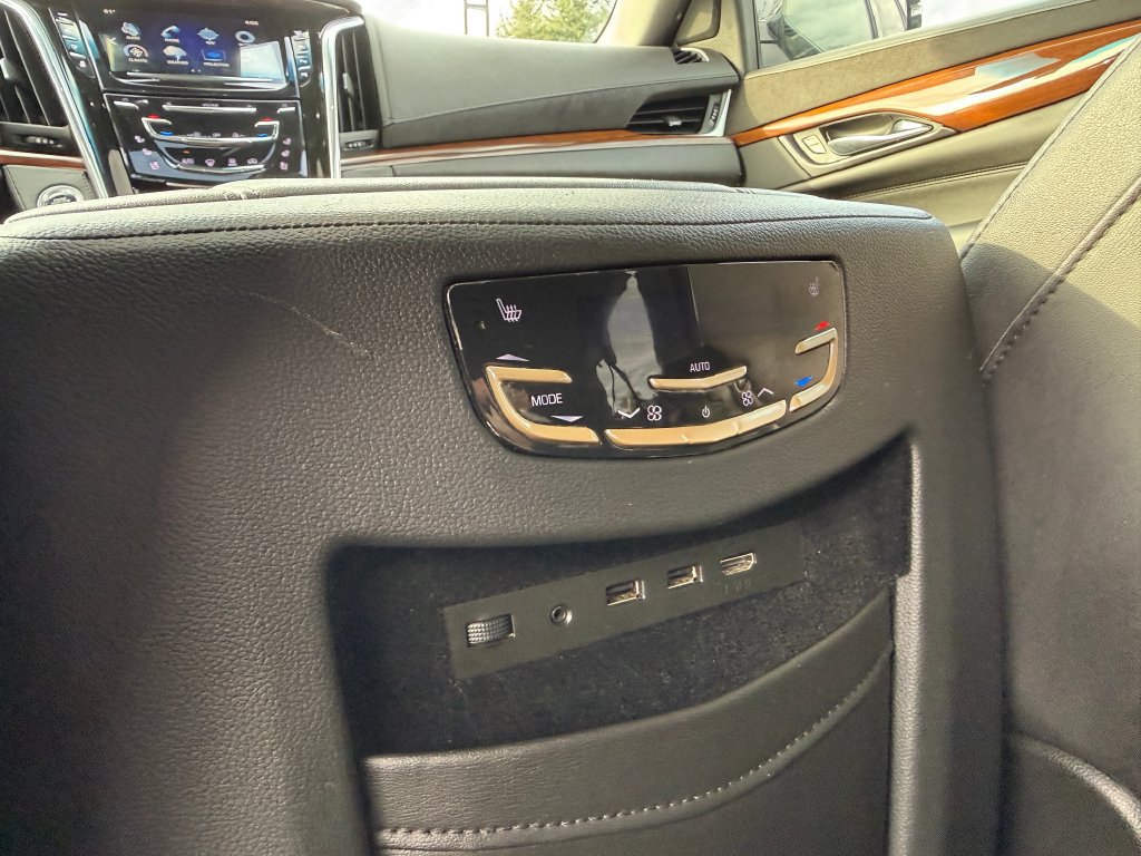 Used 2019 Cadillac Escalade ESV Luxury AWD/4WD image 32