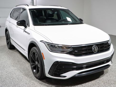 Used 2024 Volkswagen Tiguan SE R-Line FWD image 5