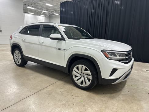 Used 2021 Volkswagen Atlas Cross Sport SE AWD/4WD image 2