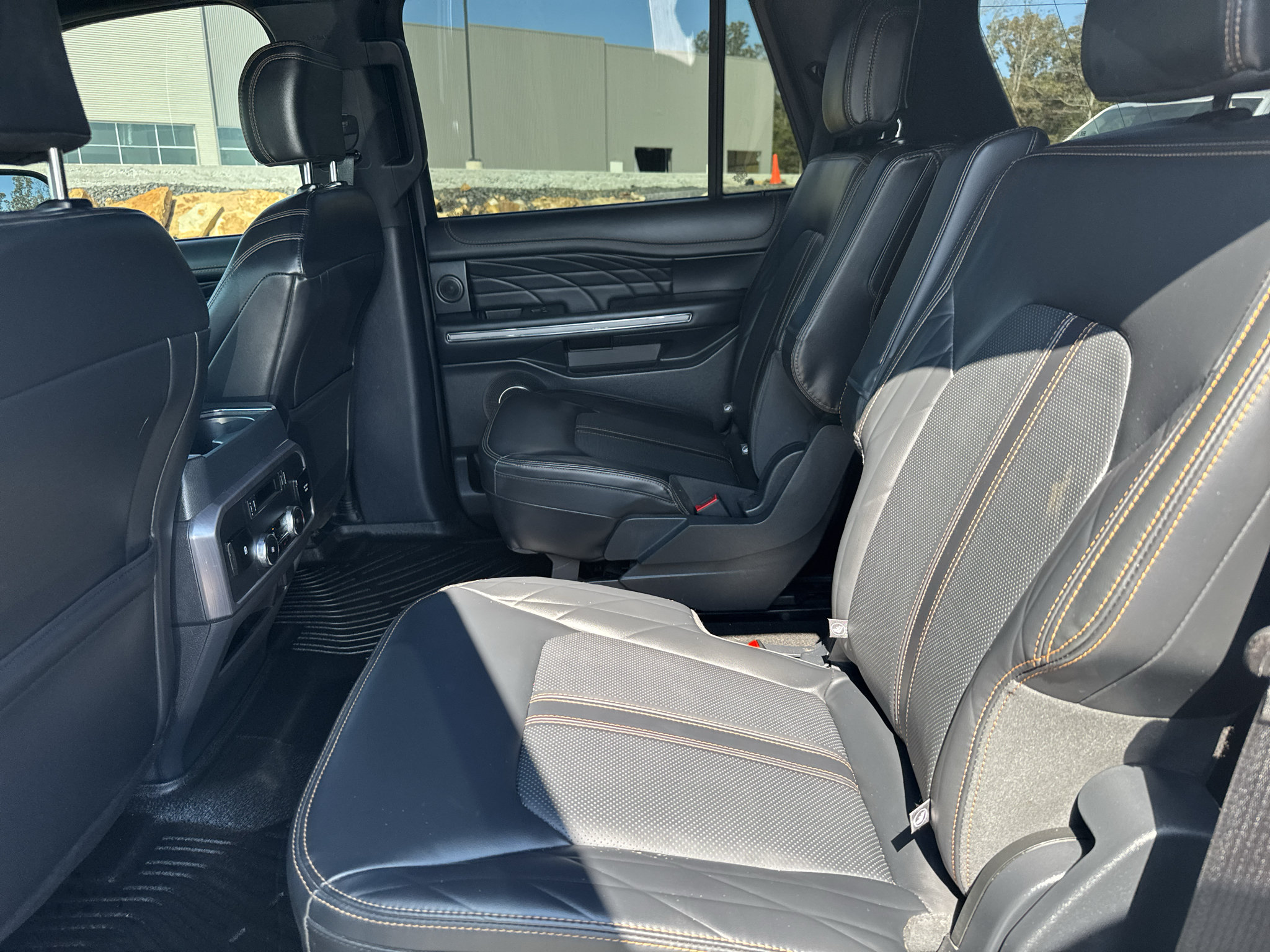 Used 2024 Ford Expedition Platinum AWD/4WD image 5