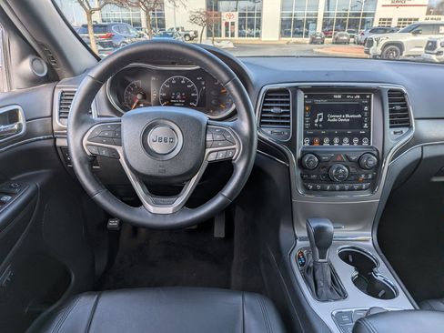 Used 2018 Jeep Grand Cherokee Limited image 23