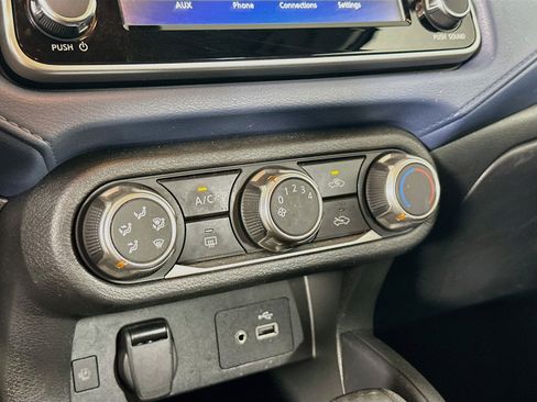 Used 2025 Nissan Versa SV FWD image 23