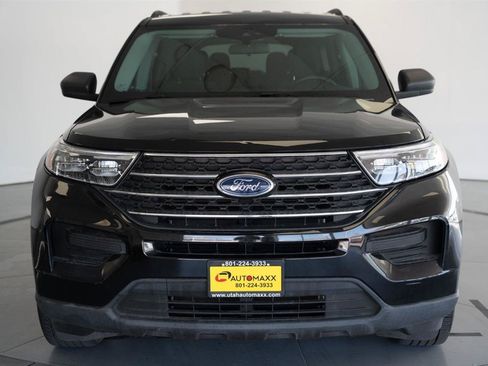 Used 2022 Ford Explorer XLT AWD/4WD image 2