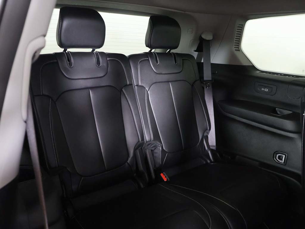 Used 2023 Jeep Grand Cherokee L Limited AWD/4WD image 34