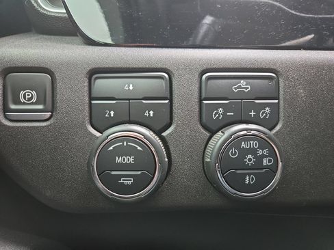 Used 2025 Chevrolet Silverado 2500 LT AWD/4WD image 22
