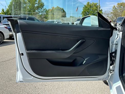 Used 2018 Tesla Model 3 Mid Range image 15