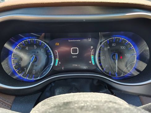 Used 2020 Chrysler Pacifica Limited w/ Advanced Safetytec Group FWD image 13
