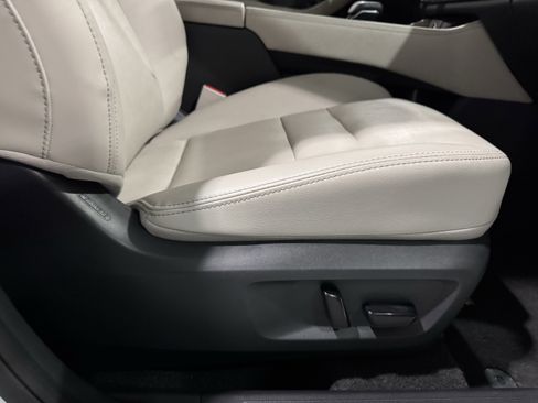 Used 2023 Nissan Rogue SL image 38