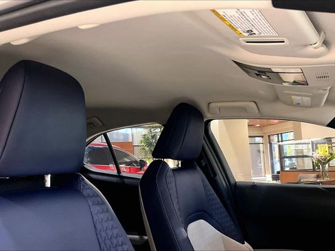 Used 2022 Lexus UX 200 w/ Accessory Package (Z1) FWD image 13
