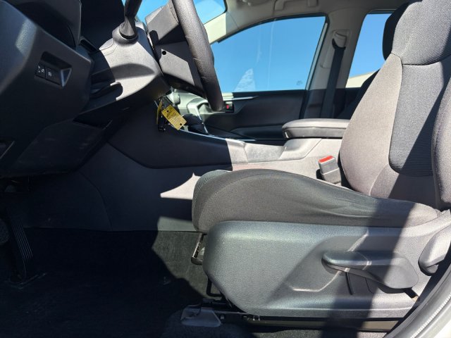 Used 2022 Toyota RAV4 LE AWD/4WD image 14