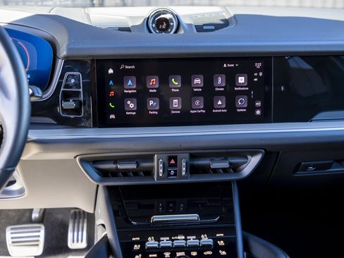 Certified 2025 Porsche Cayenne S image 33