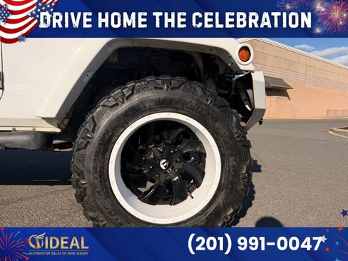 Used 2016 Jeep Wrangler Unlimited Sahara w/ Connectivity Group AWD/4WD image 10