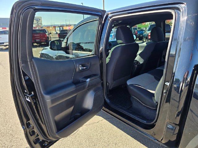 Used 2022 Toyota Tacoma TRD Off-Road AWD/4WD image 15