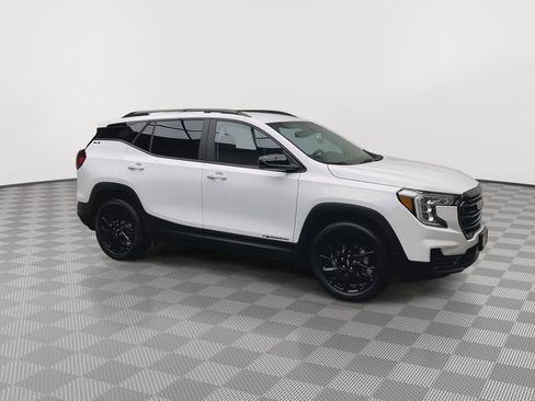 Certified 2024 GMC Terrain SLE w/ Driver Convenience Package image 39