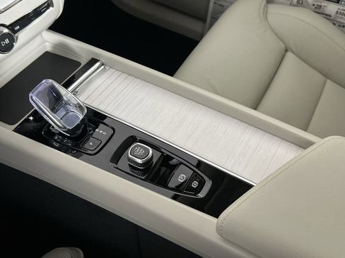 New 2026 Volvo XC60 T8 Ultra w/ Protection Package Premier AWD/4WD image 17