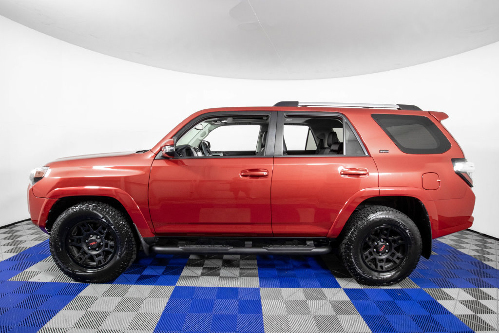 Used 2022 Toyota 4Runner SR5 Premium w/ Moonroof Package RWD image 9