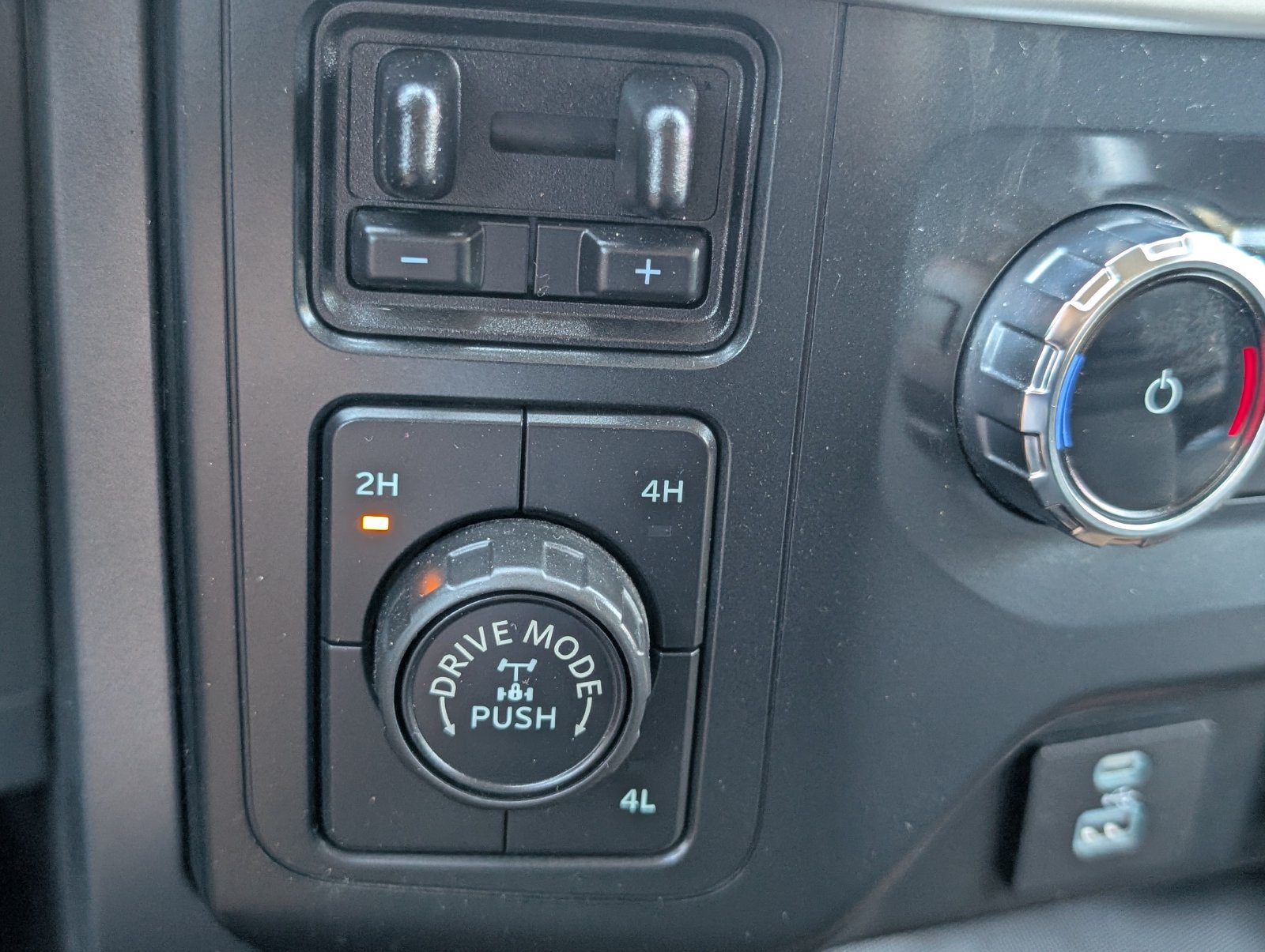 Used 2022 Ford F150 XLT w/ Equipment Group 301A Mid AWD/4WD image 7