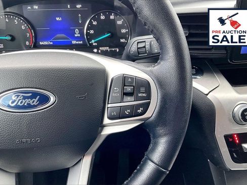 Used 2022 Ford Explorer XLT image 19