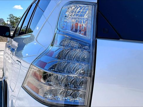 Used 2023 Lexus GX 460 Premium w/ Premium Package image 29