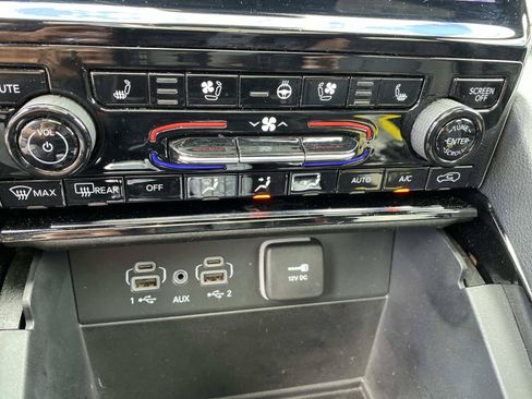 Certified 2023 Jeep Grand Cherokee Overland AWD/4WD image 15