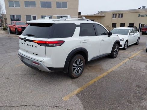 Used 2024 Nissan Pathfinder SL w/ Black Appearance Package image 2