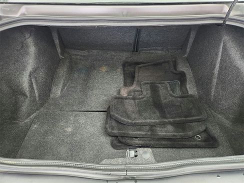 Used 2019 Dodge Challenger SXT image 24