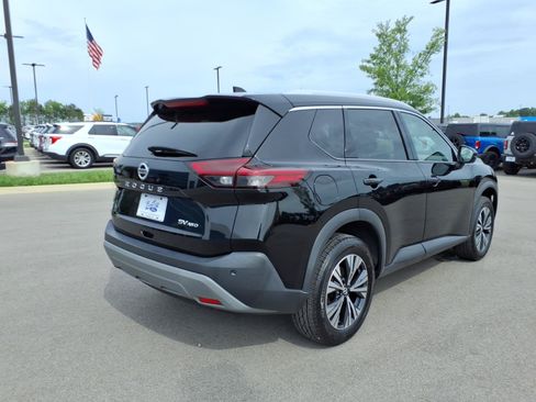 Used 2021 Nissan Rogue SV w/ Premium Package AWD/4WD image 3