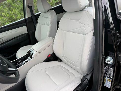 Certified 2025 Hyundai Tucson SE FWD image 14