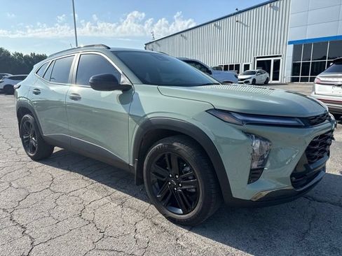 Used 2025 Chevrolet Trax ACTIV w/ Driver Confidence Package FWD image 1