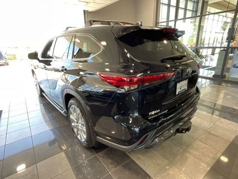 Used 2023 Toyota Highlander Limited AWD/4WD image 5