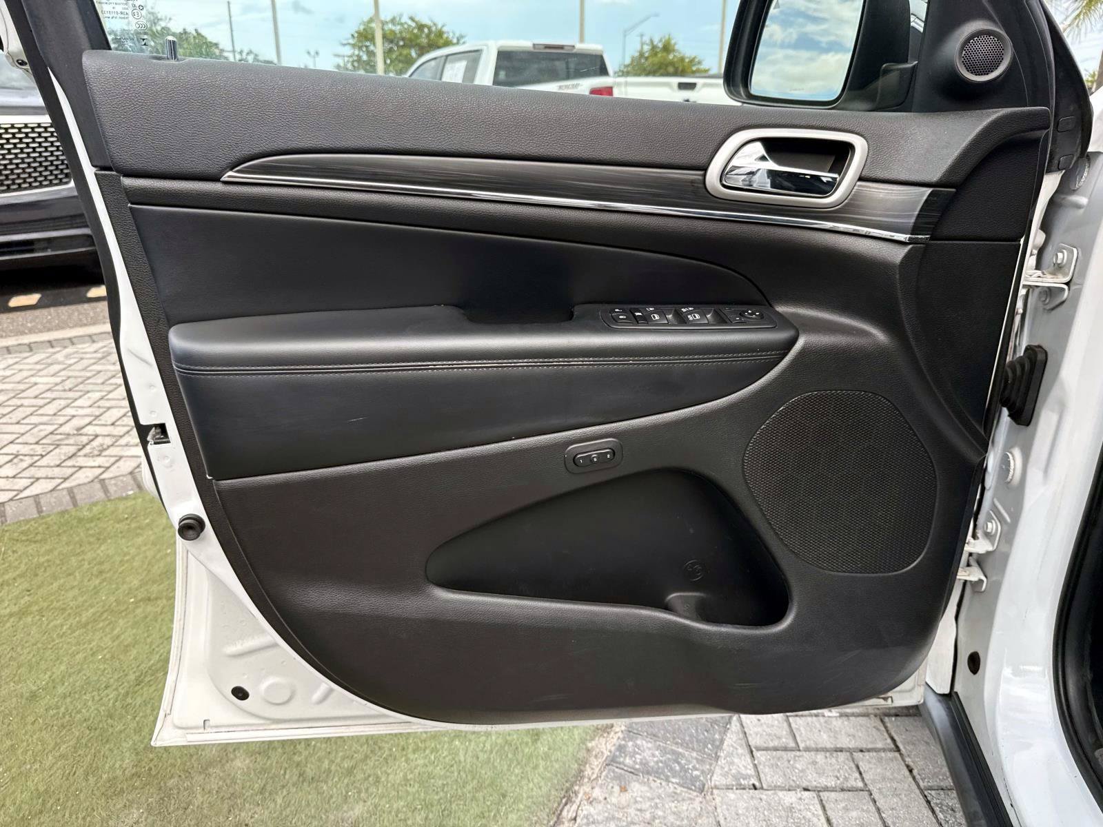 Used 2020 Jeep Grand Cherokee Limited RWD image 17