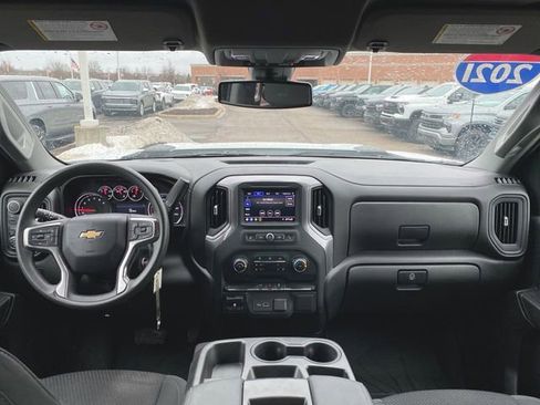 Used 2021 Chevrolet Silverado 2500 Custom w/ Custom Value Package image 18